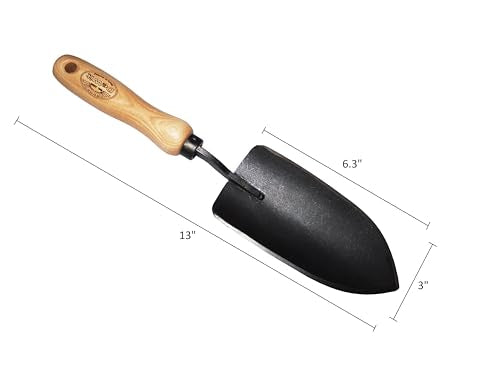 DeWit Tierra Garden Welldone planting trowel with pointed blade for roots and planting