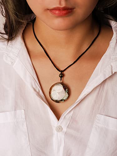 MINACHI Orgone Necklace, 7 Chakra Stone Orgonite Pendant for Spiritual Healing and Positive Energy Meditation Hamsa