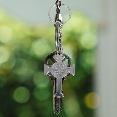 Saint Benedict Cross Keychain, Zinc Alloy Religious Crucifix Key Rings with Fine Workmanship and Wear Resistant Finish, Elegant Craftsmanship for Easter and Baptisms, Silver
