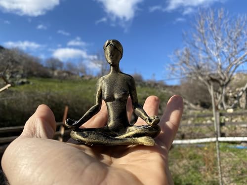 Meditating Lady Statue – Hand-Painted Serenity Yoga Decor, Zen Meditation Figurine for Desk, Shelf, Home & Office, Spiritual Gift