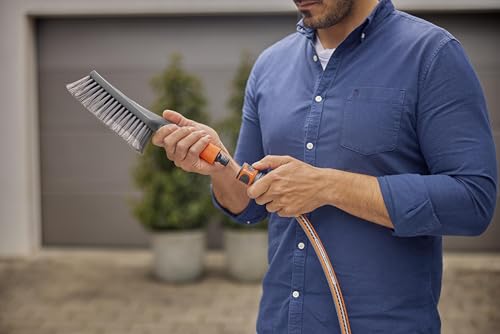 Gardena Cleansystem Hand-Held Brush S soft: wet cleaning brush with hose connection, flat brush body, for narrow areas and sensitive surfaces, with water-flow regulation (18840-20)