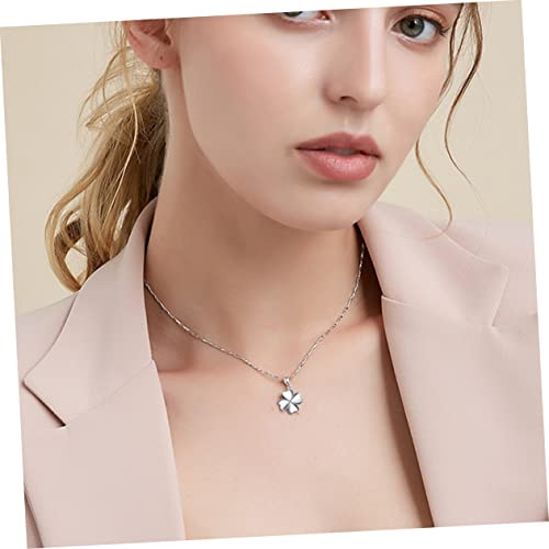 Operitacx Four Leaf Shamrock Pendant Classic Saint Patrick's Day Clavicle Chain Decorative Necklace Party Wearing Necklace for Dressing up Photo Props