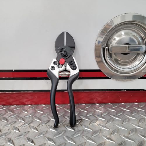 WorkingFire firefighter tool spring loaded wire and cable cutter, black metal handles and cutting jaws