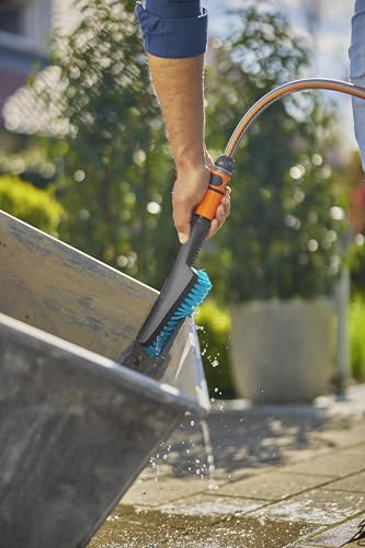 Gardena Cleansystem Hand-Held Brush S hard: Cleaning brush with hose connection, flat brush body, for narrow areas and non-sensitive surfaces outside, with water-flow regulation (18844-20)