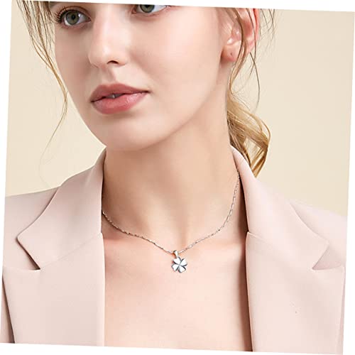 Operitacx Four Leaf Shamrock Pendant Classic Saint Patrick's Day Clavicle Chain Decorative Necklace Party Wearing Necklace for Dressing up Photo Props