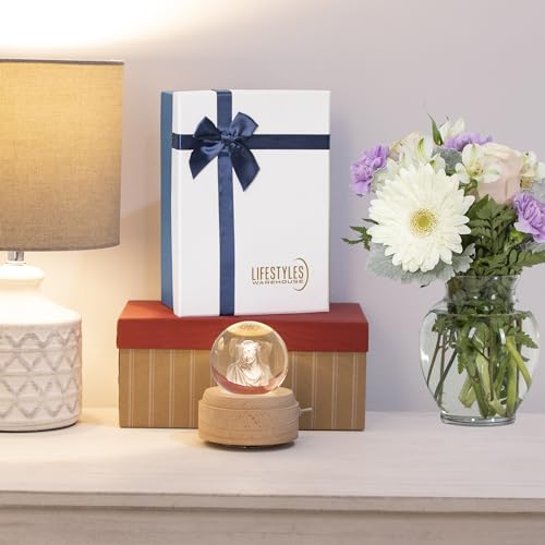 GETI 3D Crystal Ball Music Box Luxurious LED Projection Rotating Wood Base Rechargeable San Judas Tadeo, Virgin Mary for Adults and Kids Plays Spirited Away (Jesus Cristo (Jesus Christ))