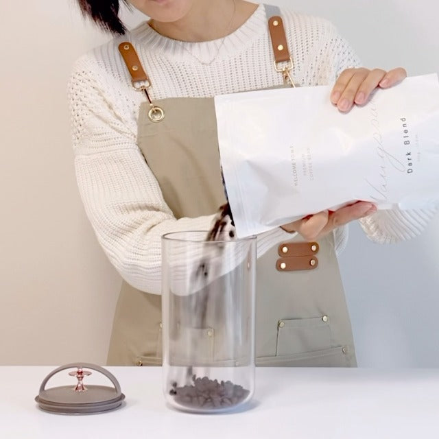 Carrotez 6.3 cup Ecozen vacuum-sealed coffee bean container holding 50.7 oz (1.5L) with a clear lid and durable design.