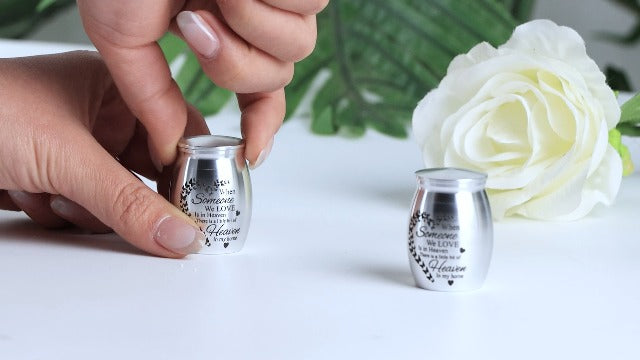 small urns for human ashes with Ashes Necklaces,Mini Urns for Human Ashes - 1 necklaces for human ashes and 4 Piece Stainless Steel Funeral Small Ashes Keepsake for Men & Women