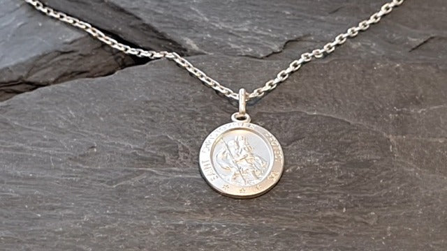 Alexander Castle 925 Sterling Silver St Christopher Pendant Necklace - Oval 21mm x 15mm with 18" Sterling Silver Chain & Jewellery Gift Box