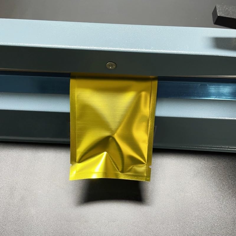 Set of 200 gold MITOB vacuum sealer sample bags, 4.72x7.09 inches, heat sealable Mylar bags for food storage and preservation.