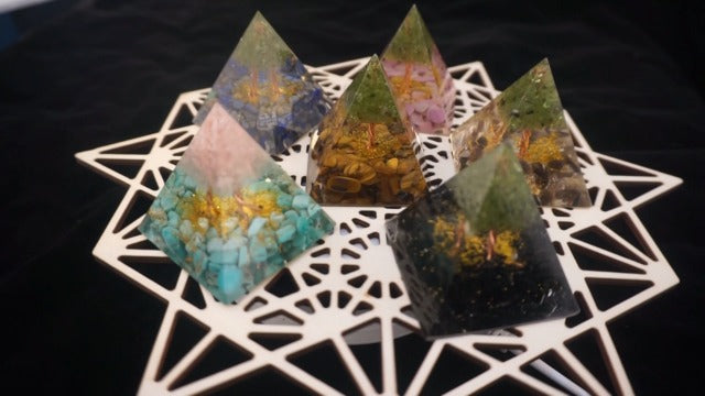 Handmade 2.36inch Tree of Life Crystal Pyramid Peridot with Lapis Lazuli Quartz Healing Crystal for Meditation,Decoration,Gifts