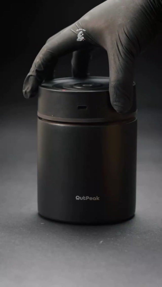 OUTPEAK Neo Latest Kilo Auto Vacuum Coffee Canister, 1.5L Capacity for 17.6oz of Coffee Beans, One-Button Operation, Stainless Steel Coffee Storage Container with Scoop (Barista Champion's Choice) 1.5L-Stainless Steel-Space Grey