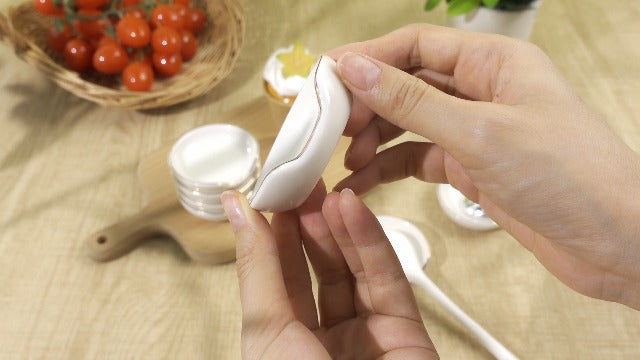 Boao 8 Pieces 2.7 Inches Mini Ceramic Spoon Rests, Kitchen Gold Rim Mini Cooking Spoon Holder for Stove Top Countertop, Teaspoon Rest, Coffee Stir Rest White