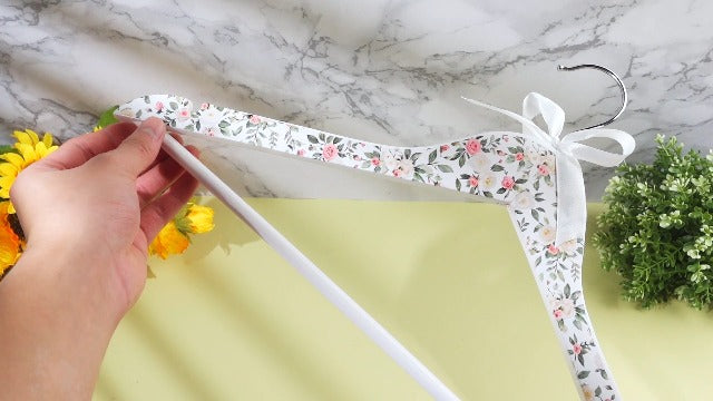 Junkin 6 Pcs Bridesmaid Hangers for Wedding Dress White Floral Bride Wooden Hanger for Bride Cute Bow Hangers for Bridal Shower Party Gift Tuxedo Photo