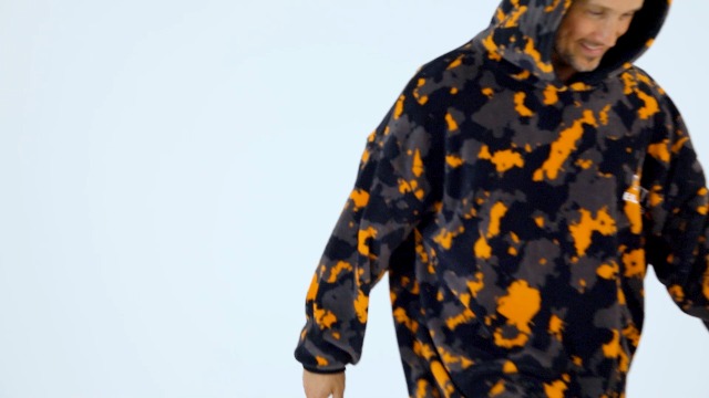 Call of Duty Blanket Hoodie for Men, Teens, Camo Wearable Blanket, Fleece Hooded Poncho, Cozy Loungewear, Gamer Gifts for Men Orange/Grey Camo One Size