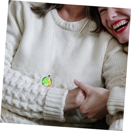 St Patricks Day Necklace for Women Lightweight Zinc Alloy Shamrock Pendant Necklace Unique Beautiful Design for St Patrick's Day Holiday Accessories