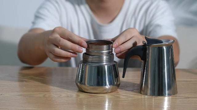 2 Cup Stovetop Espresso Maker Stainless Steel Moka Pot Stove Top Percolator Italian Coffee Makers Capable Mocha Greca Machine Cafe Classic Induction Cookers for Home and Camping 100ml 3.3oz Silver 2 Cup