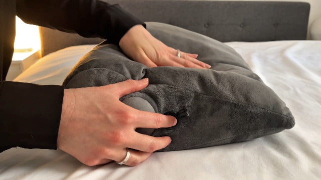 Beige inflatable wedge pillow by Maison Cozy, used for travel, leg elevation, and sleep support with a comfortable design.