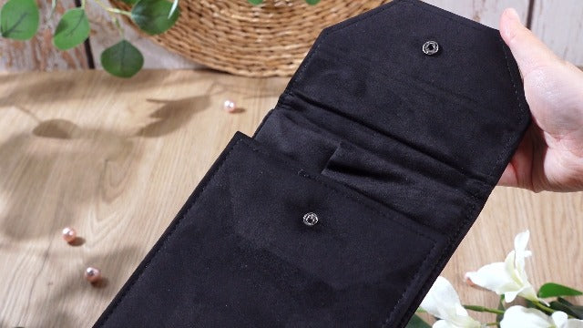 Kenning 6-piece velvet jewelry necklace display folders in black, designed for travel organization of jewelry accessories.