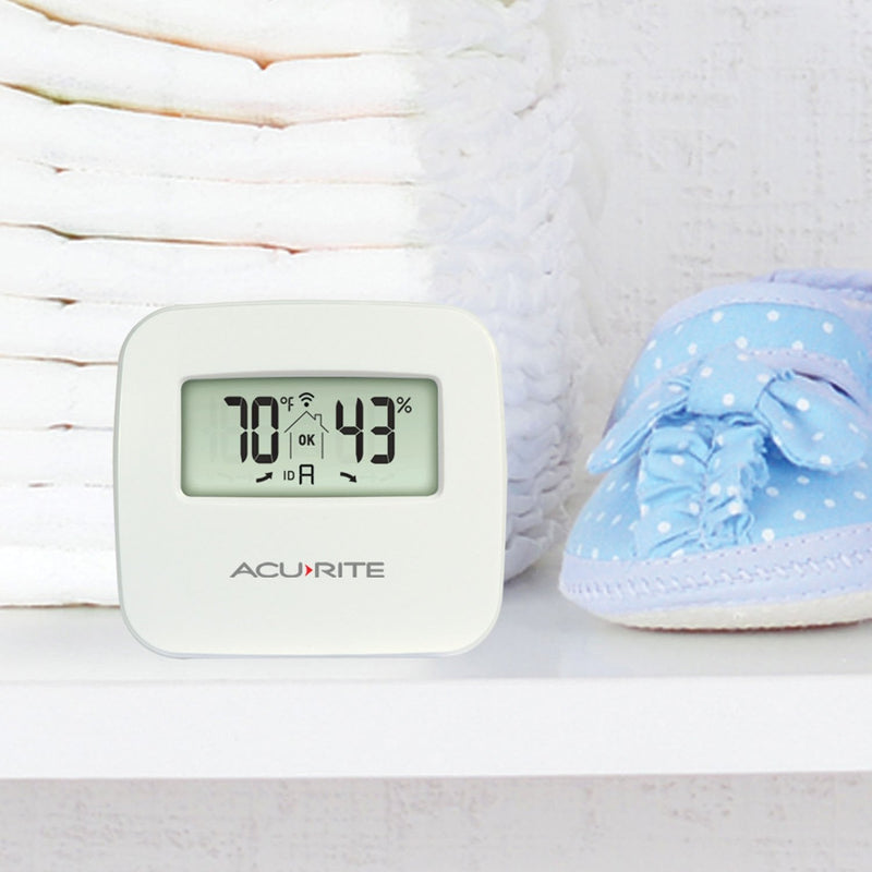 AcuRite 01096M Temperature & Humidity Station with 3 Indoor/Outdoor Sensors 2 Indoor/1 Outdoor