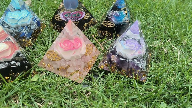 Flower of Life Orgone Pyramid for Positive Energy, Orgonite Obsidian Healing Crystal Pyramids for Reduce Stress Chakra Reiki Healing Meditation Attracts Lucky and Success Red-white&obsidian