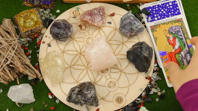 YATOJUZI Lapis Lazuli 1.8-2.2" Natural Raw Stones and Healing Crystals Large Stone Rough Crystal Rocks for Tumbling Cabbing Polishing Fountain Rocks Decoration 1PCS