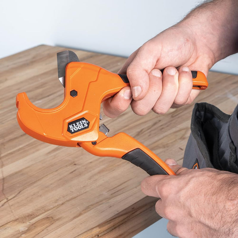 [Australia - AusPower] - Klein Tools 50063 Ratcheting PVC Pipe Cutter, Cuts 1-1/4-Inch I.D. PVC, CPVC, PEX Pipes, One-Handed Operation, Replaceable Blades 