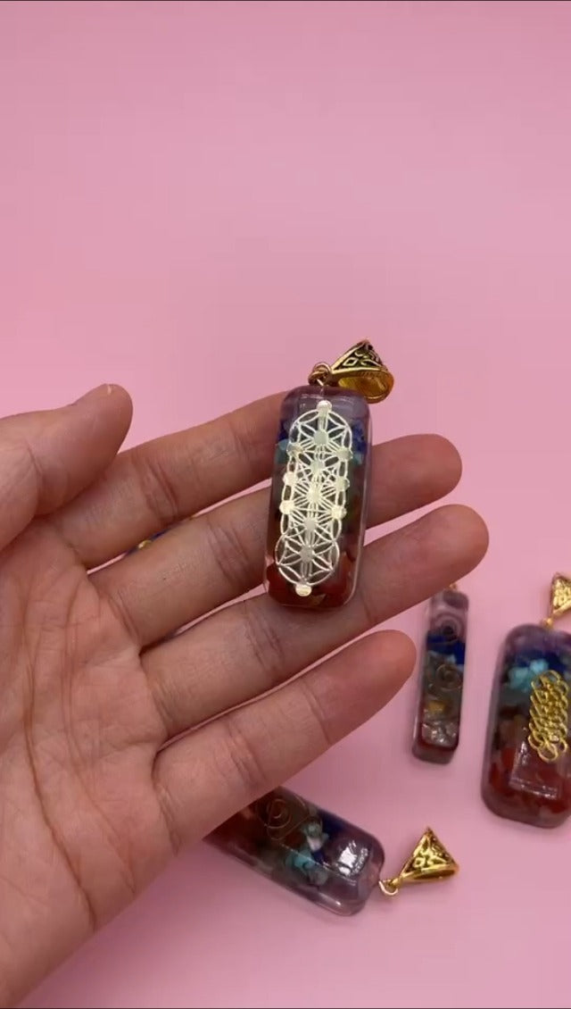 LE SKY 6 Pcs Natural Orgone Stone Pendants Rectangle Shape Various Seven Chakra Tumbled Chip Stone Reiki Symbol Resin Pendant for Meditation Yoga Balance Energy