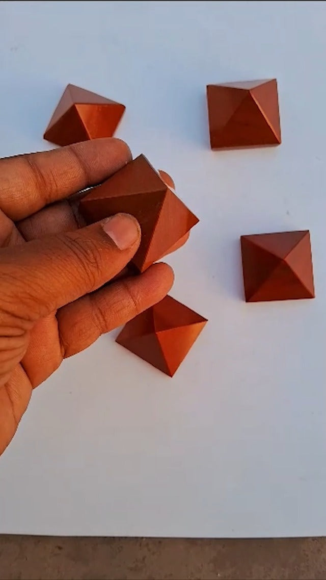 2Pcs Set Red Jasper Pyramid Jasper Crystal Agate Gemstone Handmade Pyramid Hand Carved Home Decor Gift Healing Crystals 33-40MM Red Jasper Pyramid 2pcs Set