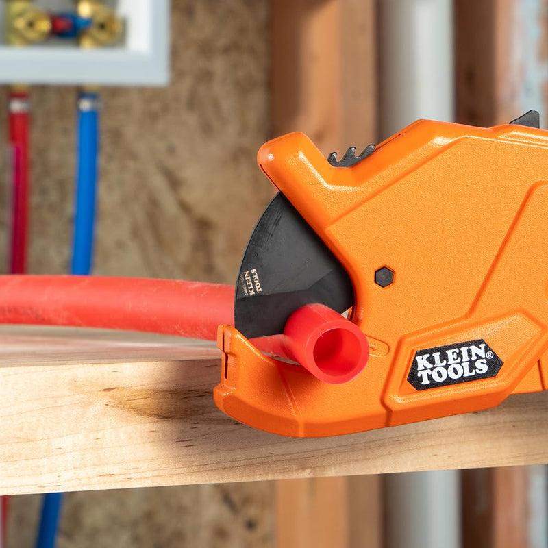 [Australia - AusPower] - Klein Tools 50044 Ratcheting PVC Pipe Cutter Tool, 1-1/4 Inch I.D. Cutting Capacity for PVC, CPVC, and PEX Pipes, One-Handed Blade Retraction 