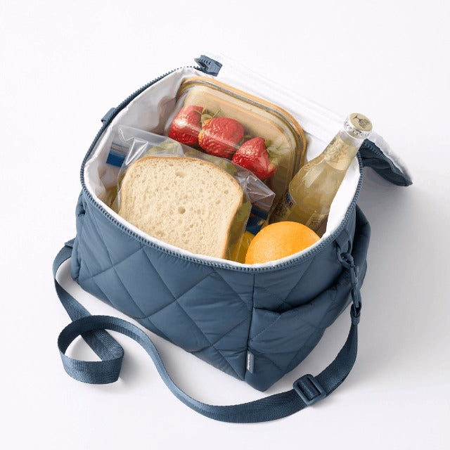 Vera Bradley Women's Featherweight Lunch Cooler Bag – Insulated Quilted Lunch Tote – Moonless Night, 9L