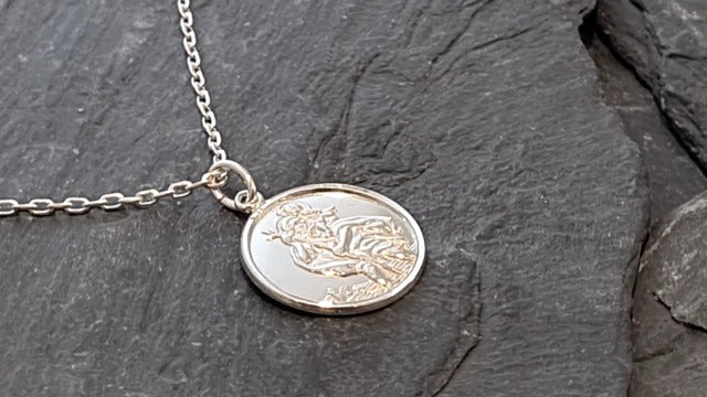 Alexander Castle Reversible 925 Sterling Silver St Christopher Pendant Necklace - 20mm with 18" Sterling Silver Chain & Jewellery Gift Box