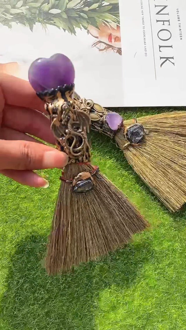 Amethyst Crystal Heart-Shaped Magic Broom - Reiki Energy Cleansing & Healing Tool, Feng Shui Home Decor, Witch Altar Accessory & Spiritual Gift for Women (Natural Gemstone, Witchcraft) Love-amethyst 6.3-6.69"