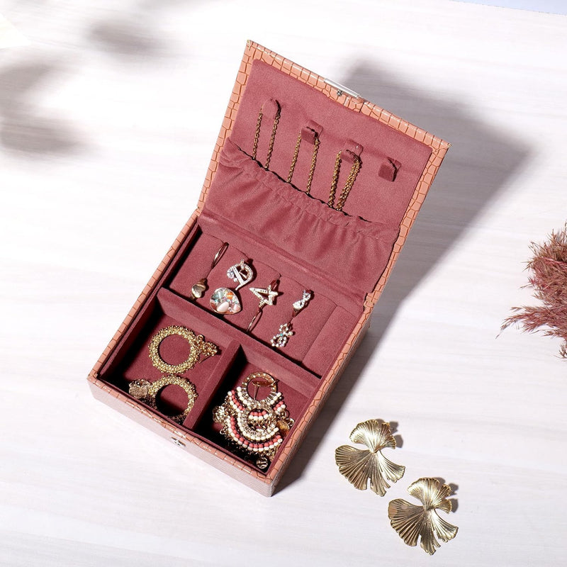La Trove Travel Jewelry Case for Women, Rings & Earrings Organizer, Pink