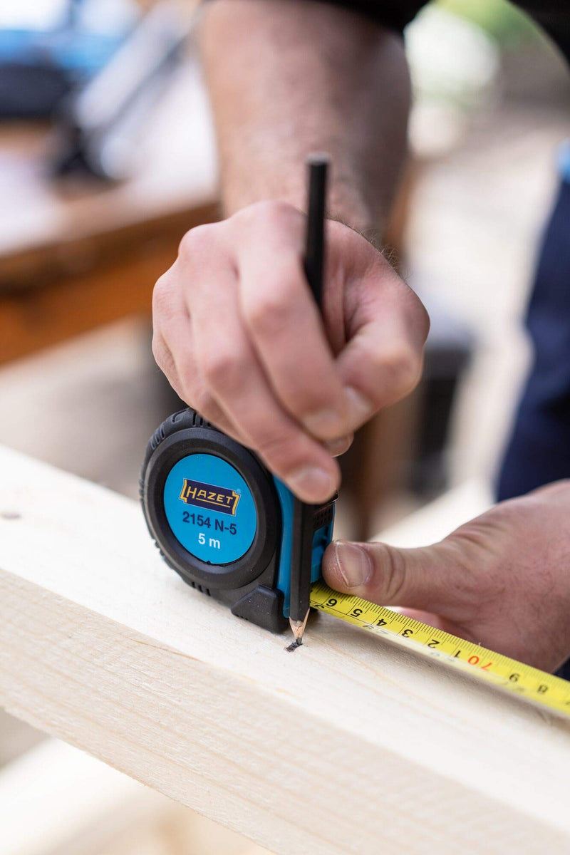 [Australia - AusPower] - HAZET Tape Measure 2154N-5, 5 meters/16.4 feet, Reduced kinking and Resistant Coating, Automatic retraction Due to Quality Spring and Double Tape Measure Marking 4.9 m 