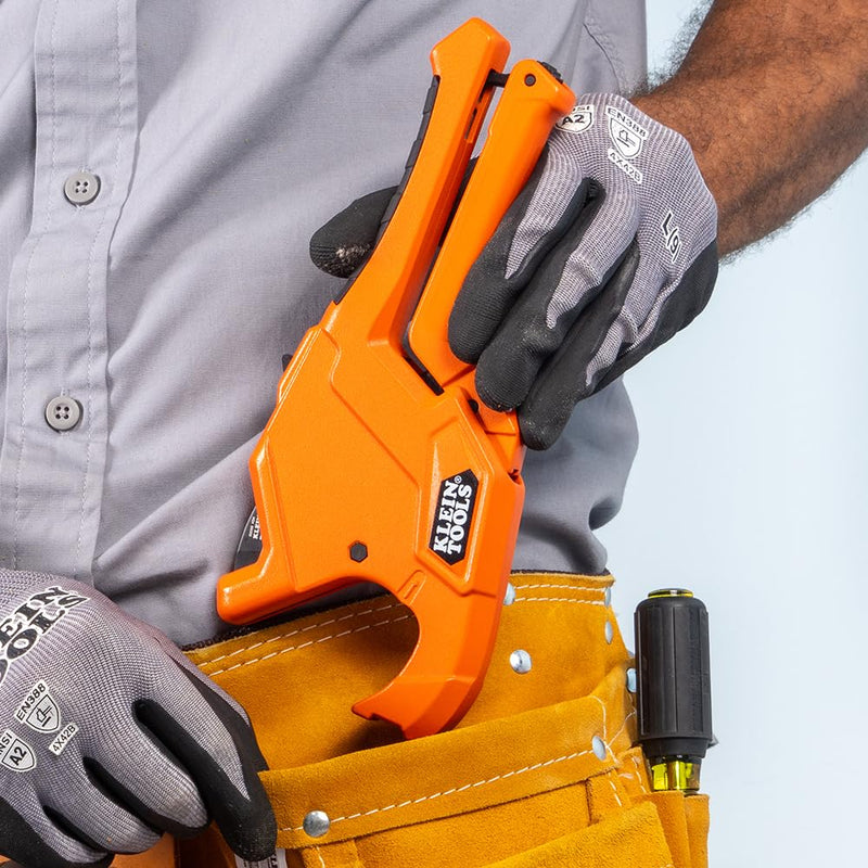[Australia - AusPower] - Klein Tools 50044 Ratcheting PVC Pipe Cutter Tool, 1-1/4 Inch I.D. Cutting Capacity for PVC, CPVC, and PEX Pipes, One-Handed Blade Retraction 