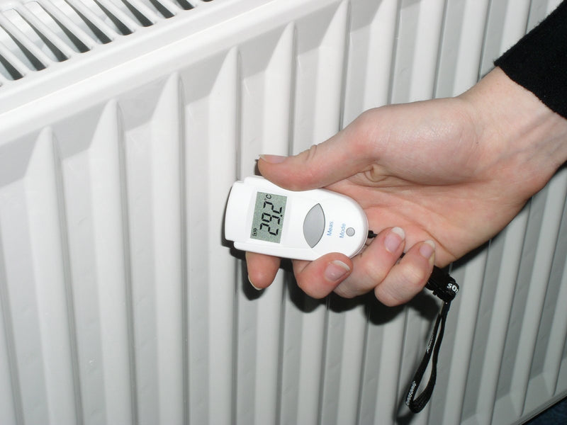 TFA Dostmann Infrared Thermometer Mini Flash, 31.1108, Contactless Measurement of Surfaces, 1s Measuring Time, According to HACCP, Versatile, L 37 x W 17 x H 68 mm