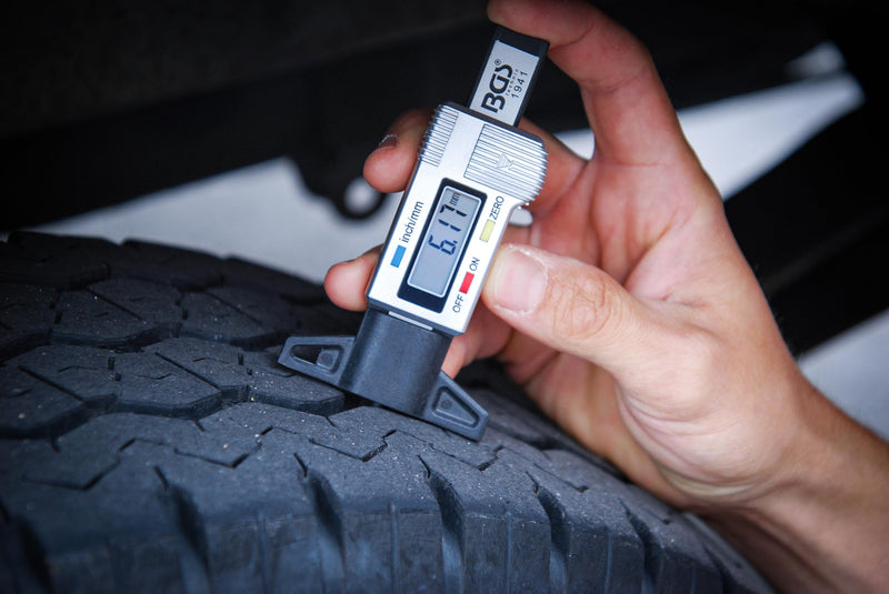 BGS Tyre Digital Vernier Caliper – 0 to 28 mm 1941 | Metric/inch switchable display | including battery