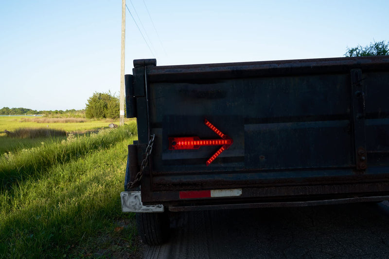 Foxfire LED Traffic Warning Arrow, 4 Flash Patterns, Visible 3/4 a mile for Firefighters, First Responders, Construction Zones, Easy Traffic Direction