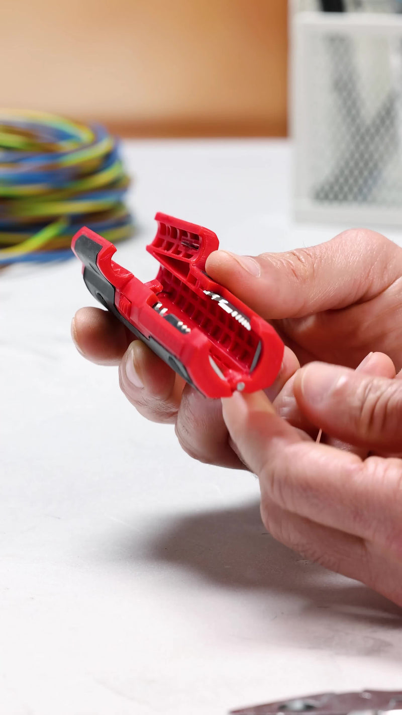 UNITEC Cable stripper for round and longitudinal cutting, for round cables with a diameter of 8-13 mm, suitable for coaxial cables RG59 and RG6