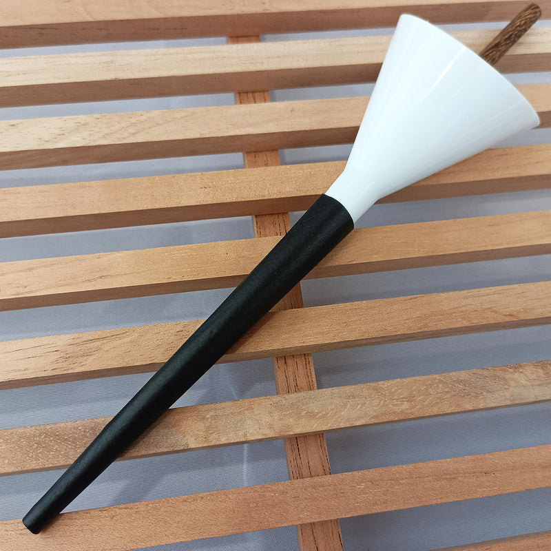 UBUNG Pack of 200 Large Size Black Conical Pre-Twisted Sleeves, King Size 108 mm Tapered Paper Sleeves, Includes 1 Funnel Loader and 1 Putter for Packaging 200 Black Cones