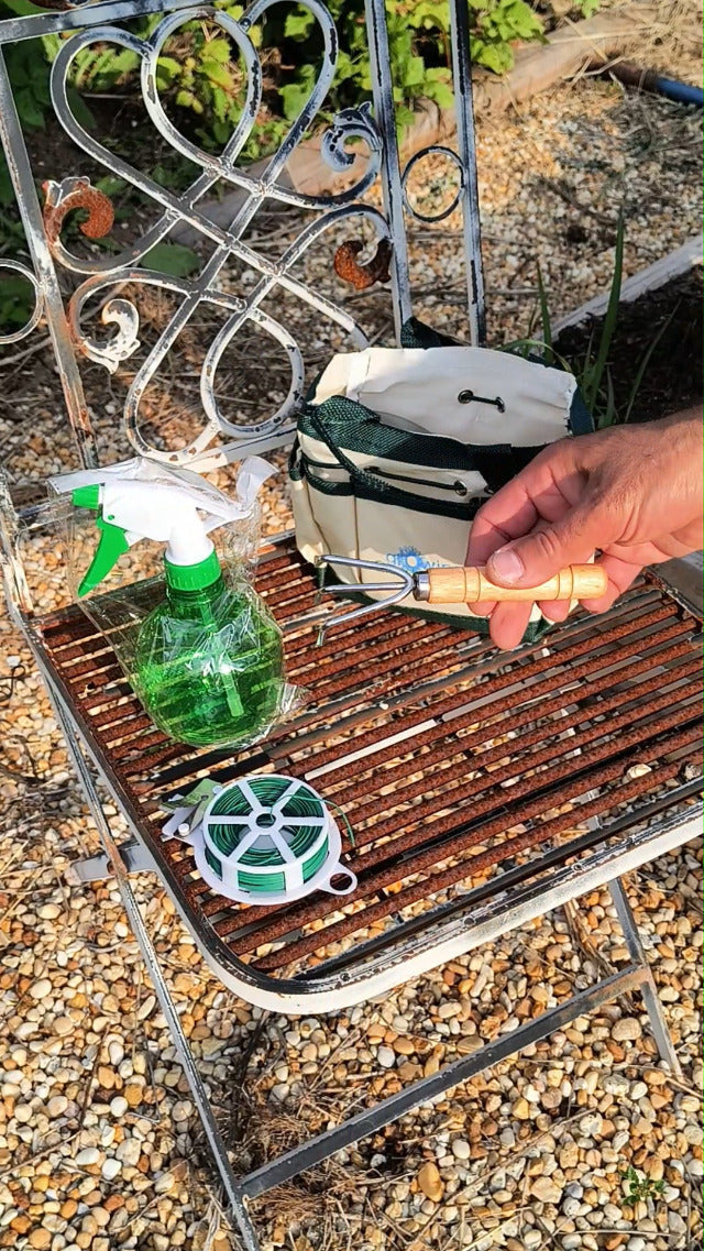 Gardinnovations garden tool kit for young gardeners with colorful child-sized tools