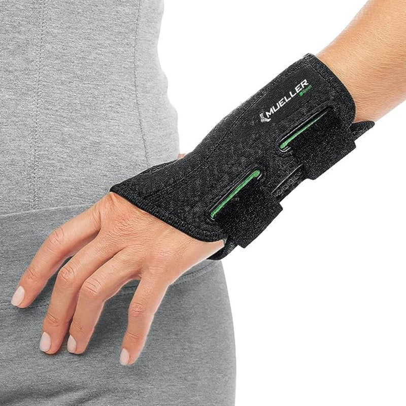 MUELLER Sports Medicine Green Fitted Wrist Brace, Wrist Pain Relief Support for Men and Women, Ideal for Carpal Tunnel, Tendinitis, Arthritis, Right Hand, Black Small/Medium (Pack of 1)