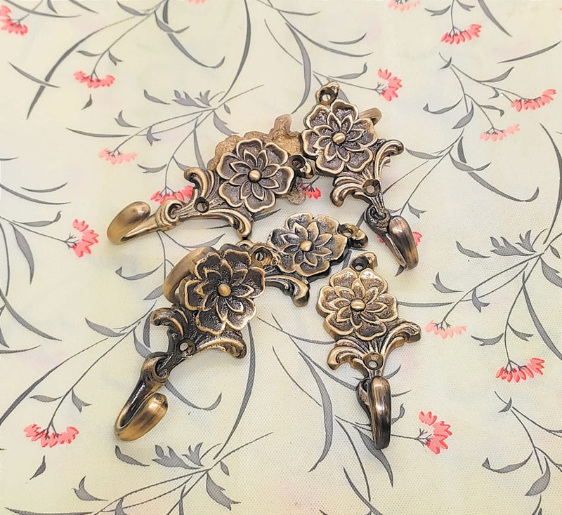 FAPBADRI Multipurpose Hooks, Used to Hang Clothes, Bags, Coats, Curtain Hold Backs, Keys, Colour - Antique Gold, Material - Brass, Flower Design, Screws and Wallplugs Included, Pack of 2 Pieces Antique Gold Flower Hook - 2pcs