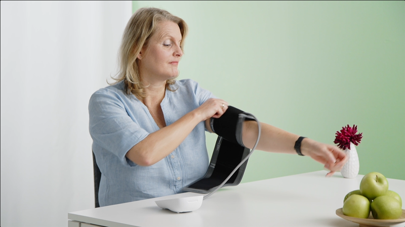 medisana BU 535 Voice Upper Arm Blood Pressure Monitor with Voice Output | Blood pressure and pulse monitor with memory function, traffic light scale, blood pressure cuff with irregular heartbeat indicator