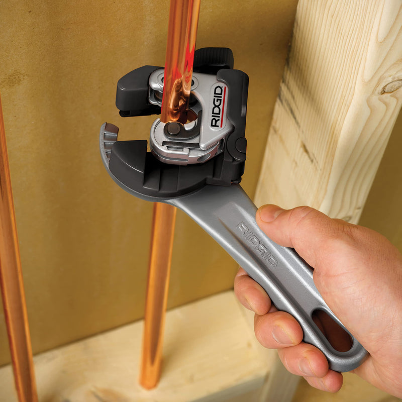 RIDGID 32573 Model 118 2-in-1 Close Quarters Tubing Cutter for 1/4" to 1-1/8" Copper, Brass, and Aluminum Tubing, Compact tubing cutter with AUTOFEED 13 x 6.75 x 2 inches Pliers