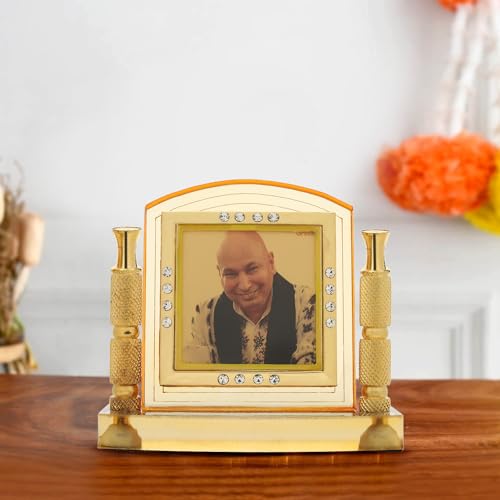 BEXCO Jai Guruji Swaroop Self-Standing Statue – Approx. 3.5x3.5 Inch Guruji Maharaj Photo Frame with Stable Base, Spiritual Divine Blessings Showpiece for Car Dashboard, Office Desk, & Home Decor