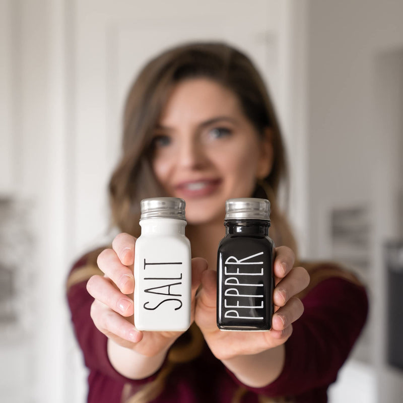 [Australia - AusPower] - Farmhouse Ceramic Salt and Pepper Shakers Set with Extra Lids. 100% Stoneware Salt and Pepper Shaker Set. Black Pepper and White Salt Shaker with Lid x4. Kitchen Salt Pepper Shakers by Heartland Home White/Black 