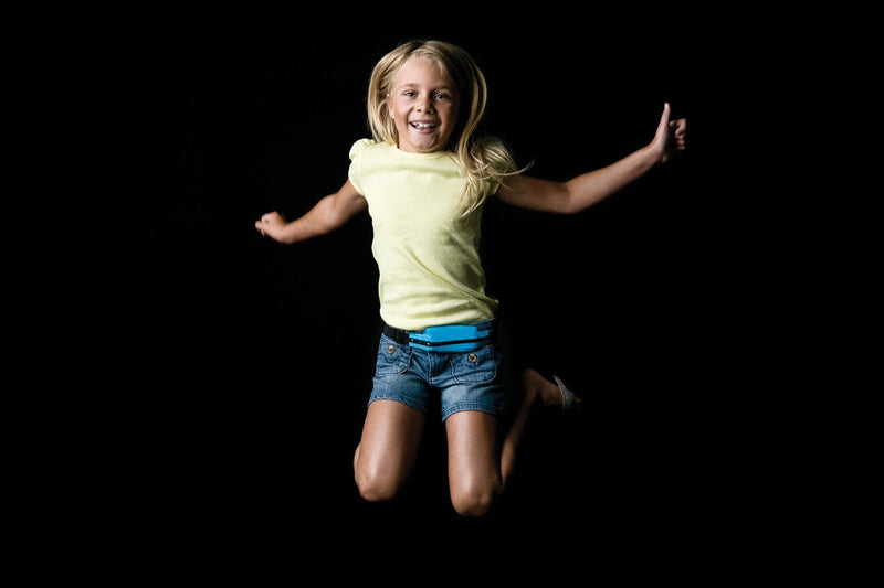 [Australia - AusPower] - SPIbelt Kids No-Bounce Belt with Hole for Insulin Pump, Medical Devices or Headphones for Active Kids! (Black) Black with Black Zipper 