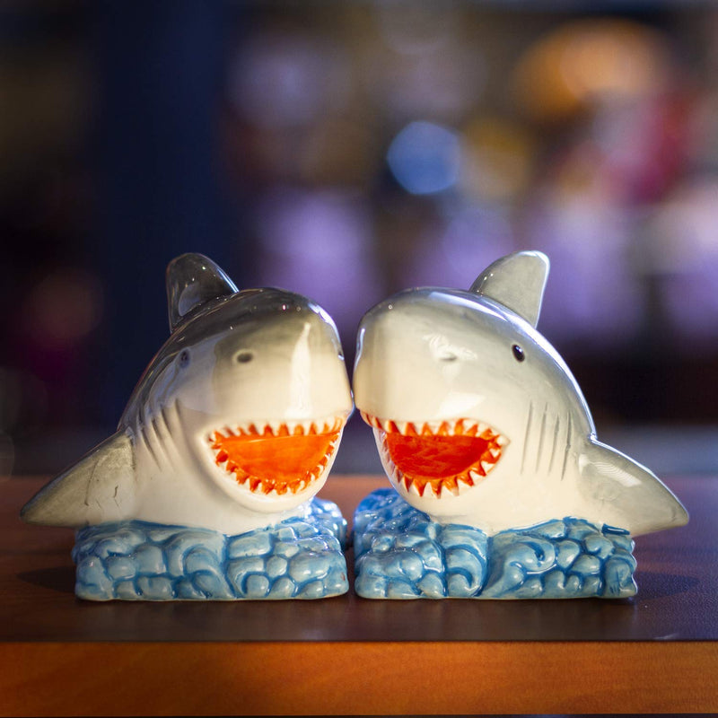 [Australia - AusPower] - Pacific Giftware Sharks on The Sea Ceramic Salt and Pepper Shakers Set 